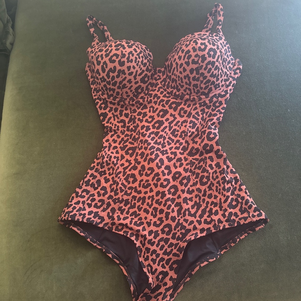 TA3 Modern Leopard Lushy Hipster-Large Short
